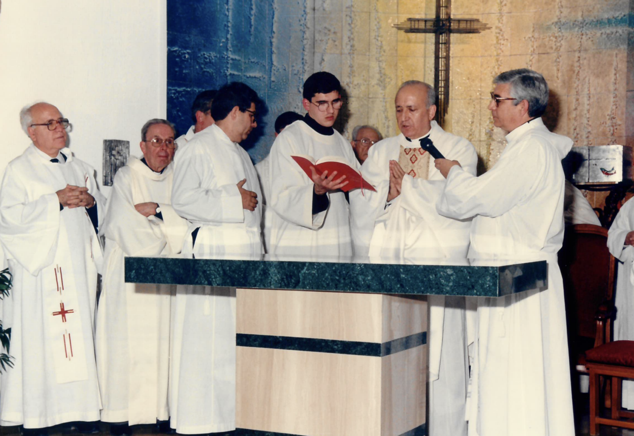 VISITA DEL SR. ARZOBISPO D. AGUSTÍN GARCÍA GASCO Y CONSAGRACIÓN DEL ALTAR